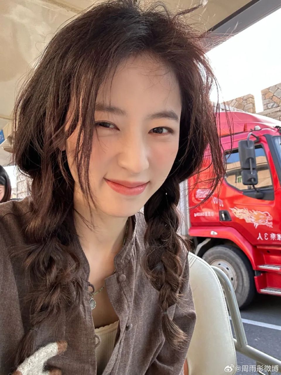 周雨彤靠麻花辫再次出圈,我一点也不奇怪