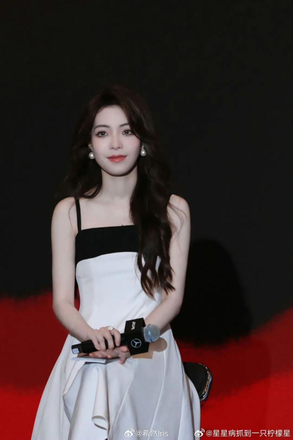 【lpl老婆】希然发布会主持人,黑白连衣裙十分优雅