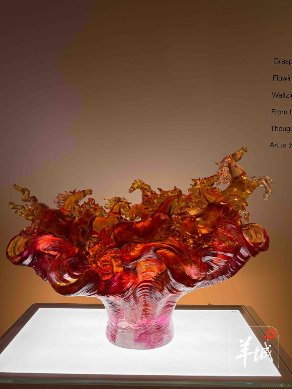 从金马影后到琉璃艺术家，杨惠姗琉璃马雕塑作品特展亮相上海-腾讯新闻