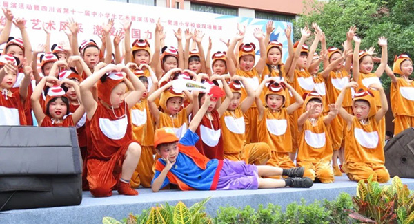 墨香艺彩绘童年 聚源小学开展第二十一届校园文化艺术节展演活动