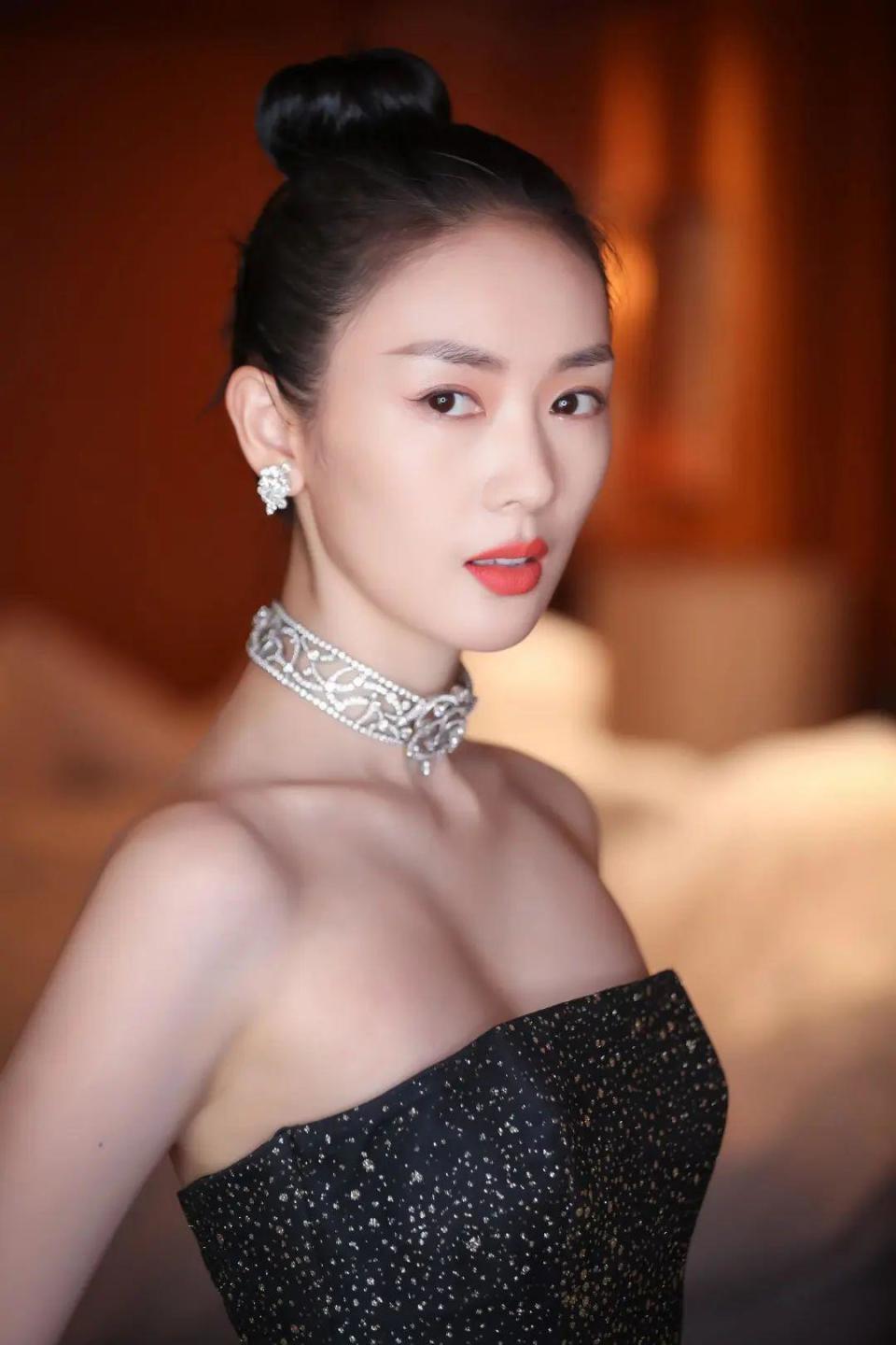 要非说叫得出名字的作品,大概就是之前和朱一龙一同主演的《叛逆者》