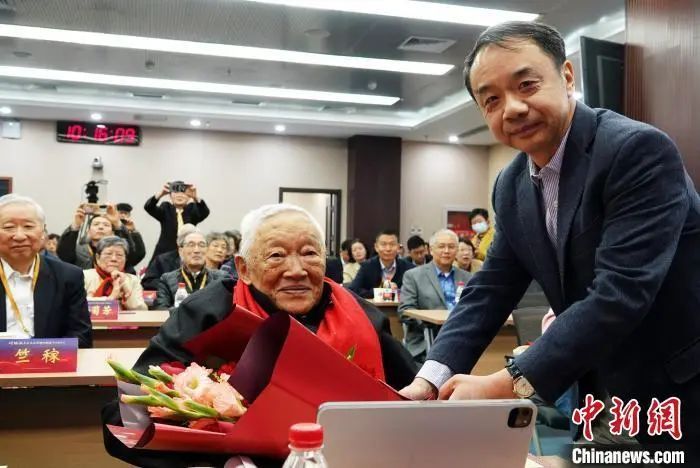 李政道致贺叶铭汉百岁华诞:中国现代物理学的骄傲_腾讯新闻