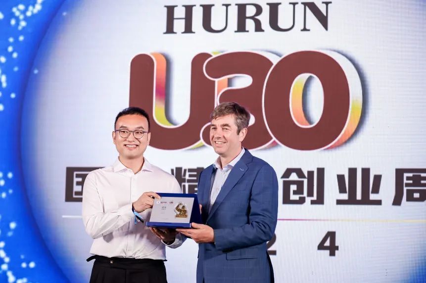 长曜创新科技创始人,ceo胡岳所见科技联合创始人贺鹏进值的医疗董事长