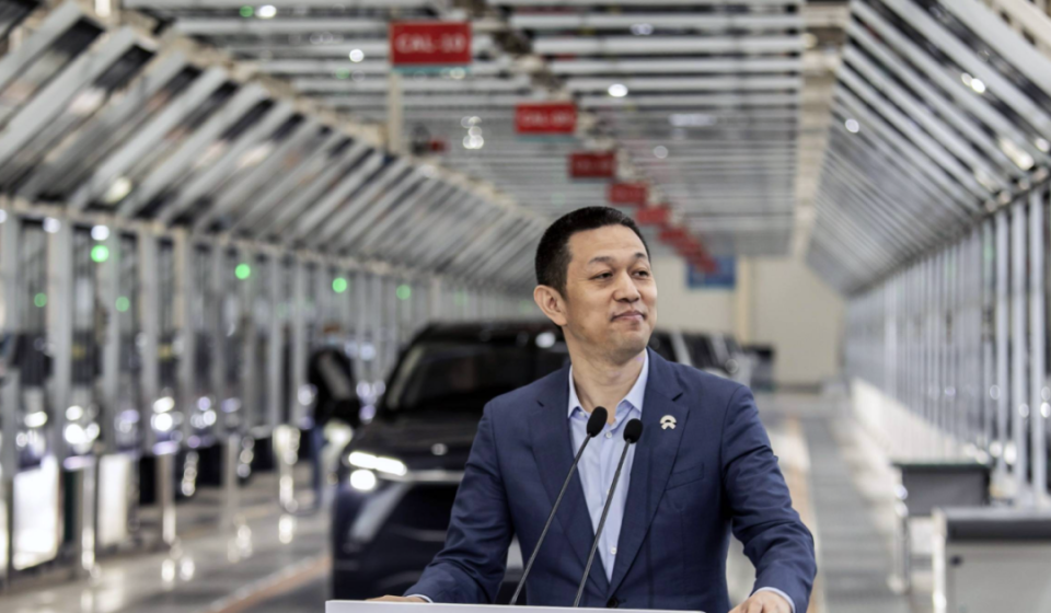 蔚来能源商的獠牙,顶到了两桶油的腰窝