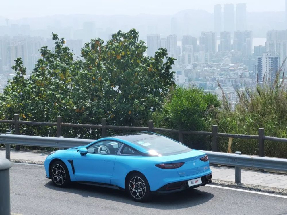 genz人不能错过的新一代gt科技电跑试驾哪吒gt