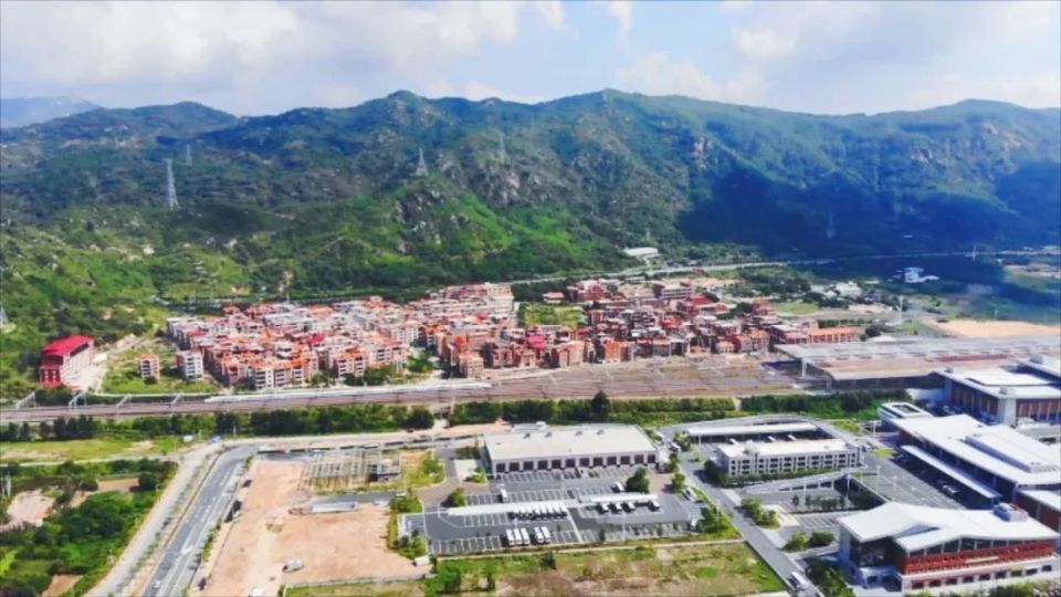 丰州镇作为南安连接泉州的桥头堡,交通区位优势日益凸显.