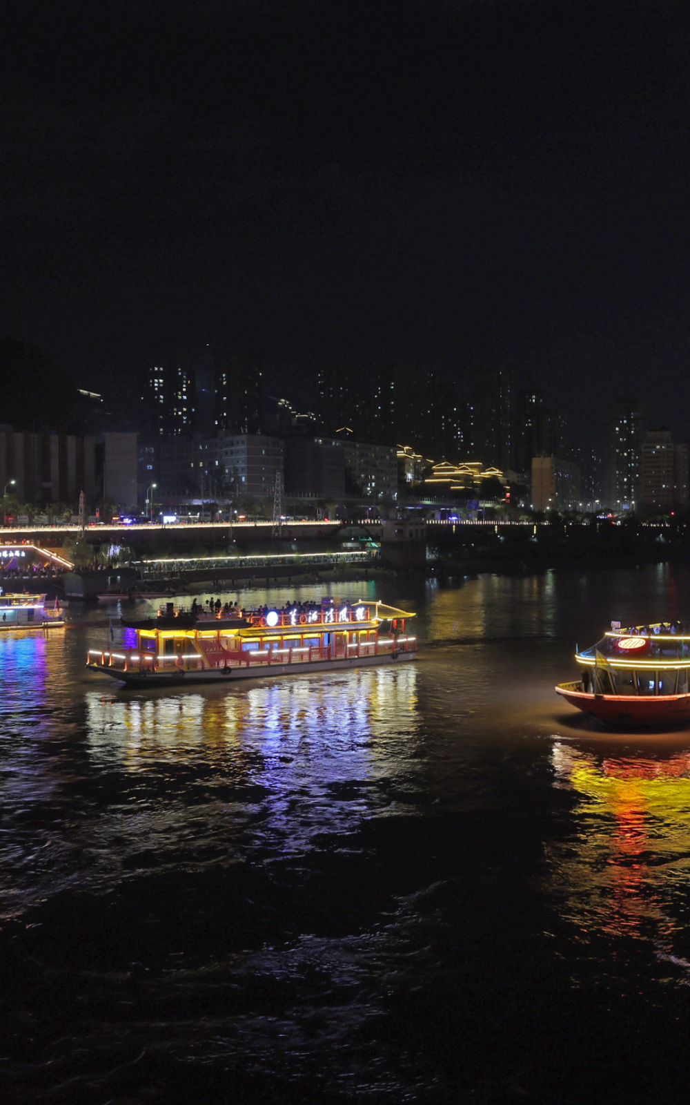 最近很火的"黄河大合唱",唱出了人们"想唱就唱"的快乐,也唱来了兰州的