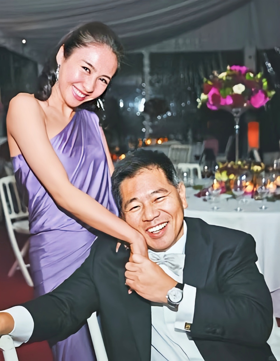 为了感谢马廷强,黎姿最后嫁给了他,婚后生下三个女儿,一家人现在生活