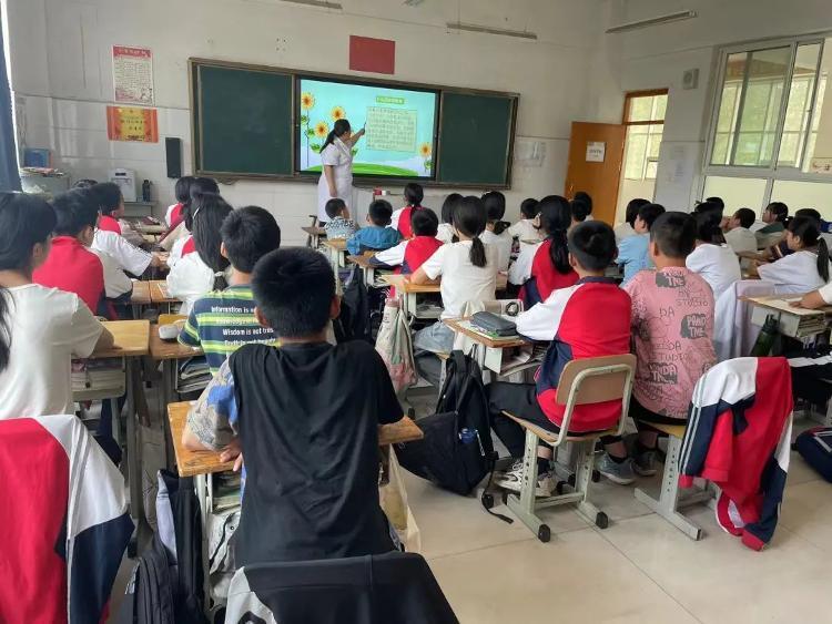 邹平市魏桥镇卫生院全环境立德树人心理健康宣讲活动走进校园