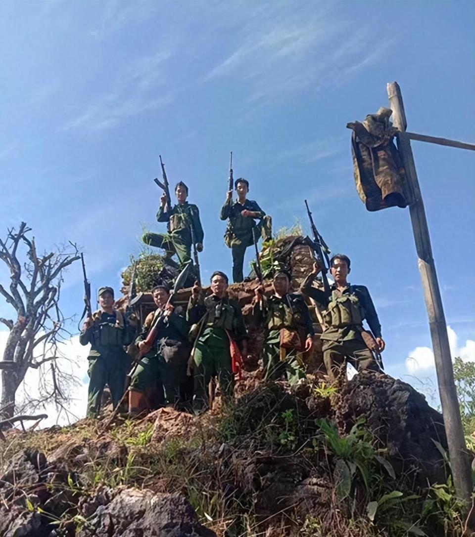 佤邦出手,德昂出手,人民保卫军出手,缅军多处遭袭或遭遇大溃败_腾讯