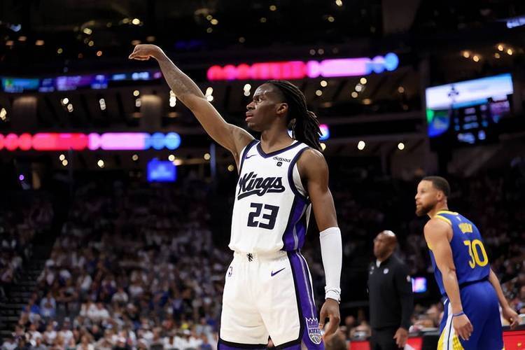 他是詹姆斯球迷,是年薪68万的落选秀,却防住了年薪5192万的库里