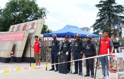 反恐防暴丨"暴徒"闯入被控制!杨林镇以"演"筑防安全护航