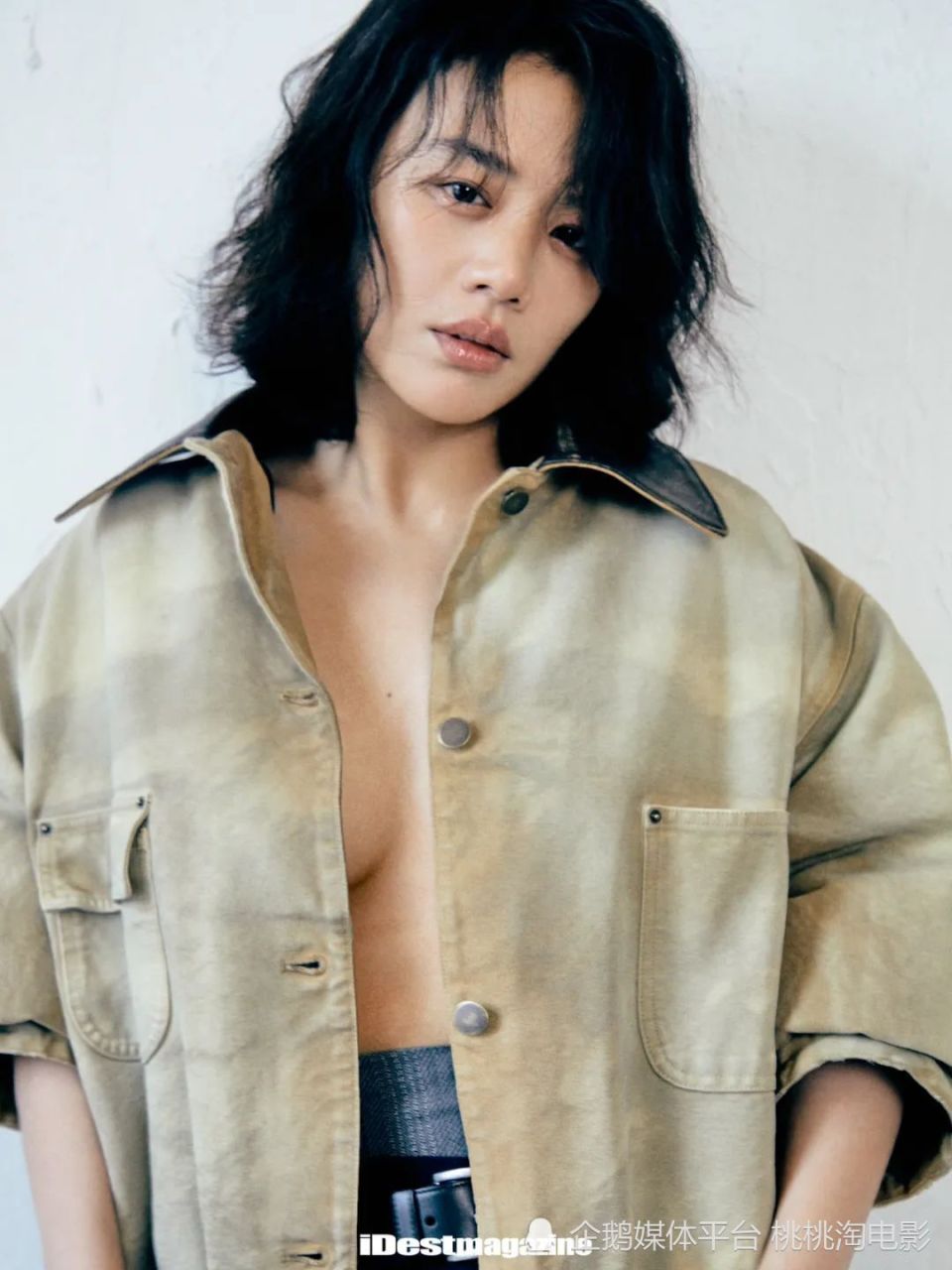 女星马思纯《idest》杂志大片,挑战慵懒性感轻熟女风引人迷醉_腾讯