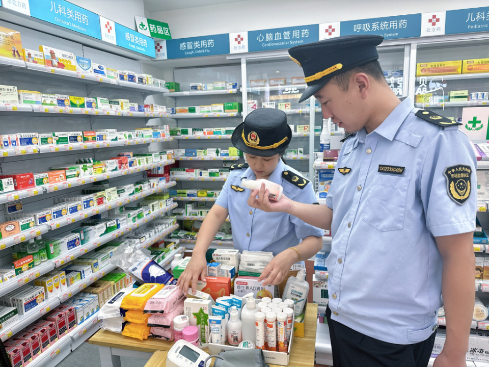 专项检查以辖区内零售药店,医疗机构为对象,重点检查药品使用单位购进