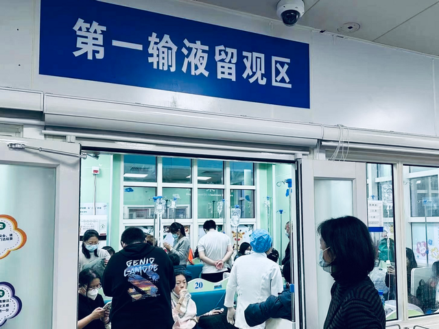 儿科门诊纪实涌入医院患儿数量继续增加拐点仍未出现