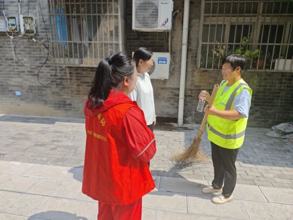 寿春镇民主社区开展“夏日送清凉 关爱暖人心”慰问活动_腾讯新闻