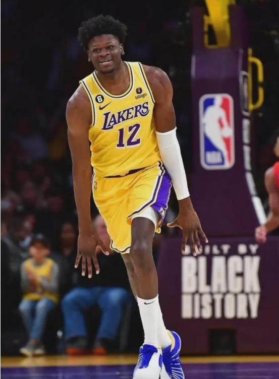 哈登欲将加盟湖人,名嘴认为76人不该留哈登!