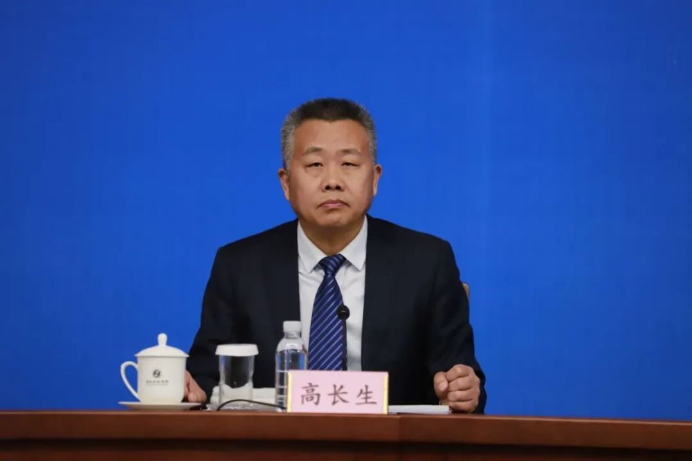 公开简历显示,高长生,男,汉族,1968年3月生,大学,中共党员.