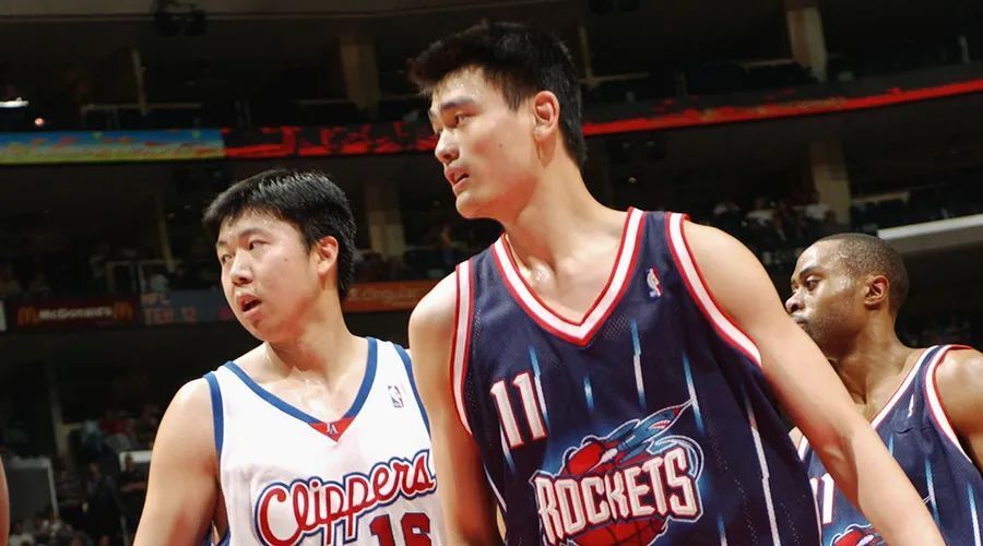 彼时,姚明在2002年成为nba历史上第一个完全没有美国背景的国际状元