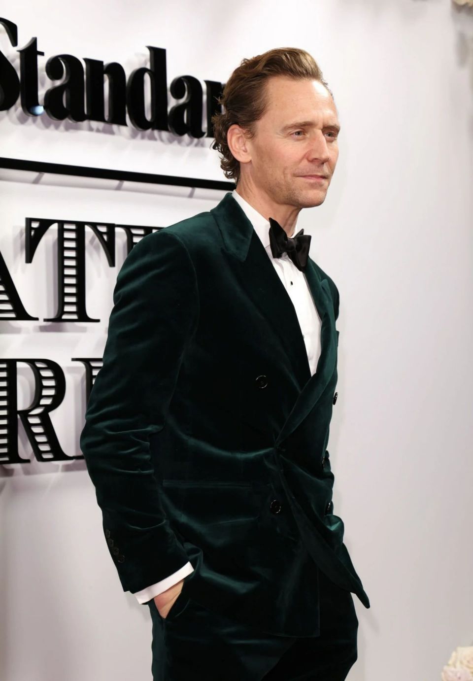 抖森携手未婚妻亮相盛典红毯上甜蜜对视