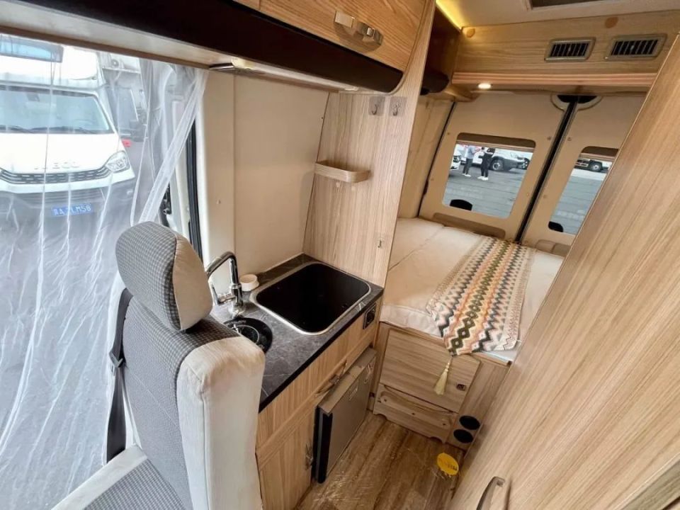 【二手房车】18年7月大通原厂v80房车4万多公里