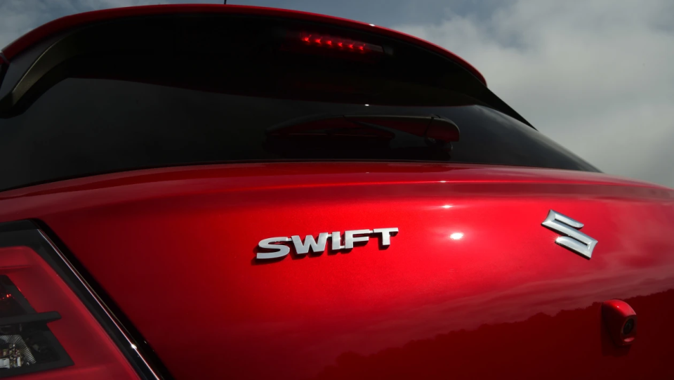 整体设计更加时尚运动,全新铃木swift实车图发布_腾讯新闻