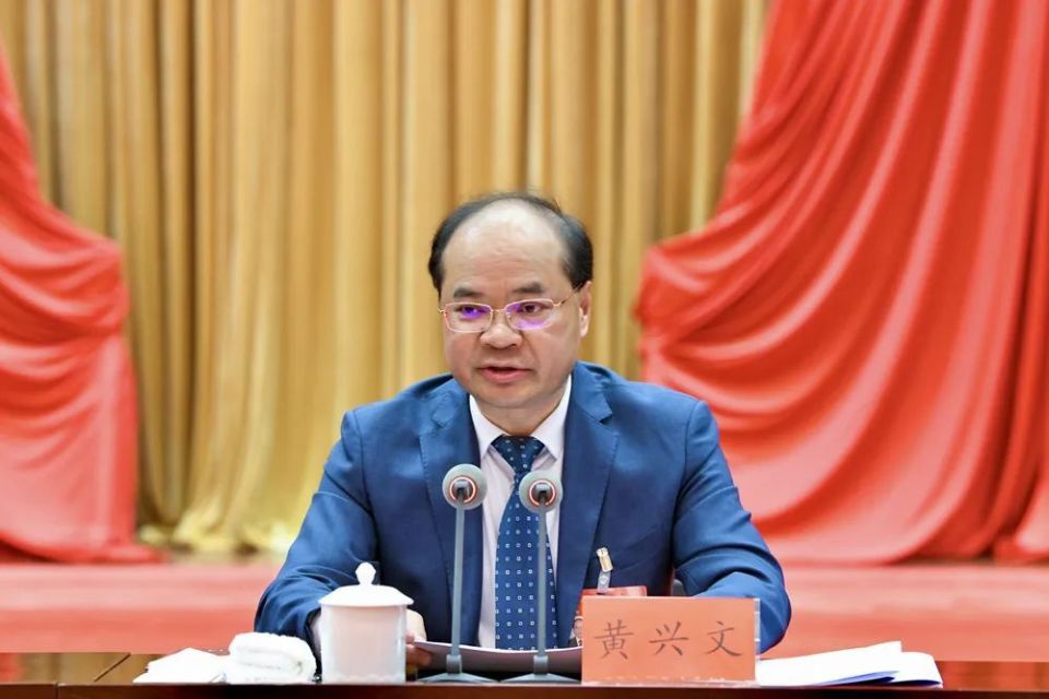 州长黄兴文传达中共贵州省委,贵州省人民政府批准的《黔西南州机构