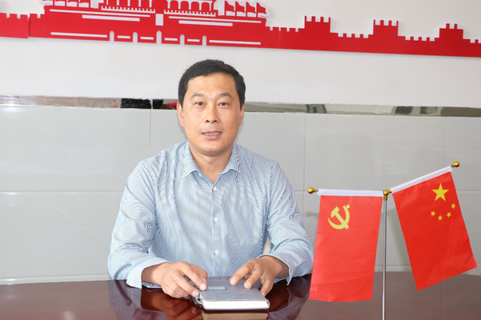 余海峰,中共党员,中小学高级教师,临洮名校长,现任临洮县漫洼初级中学