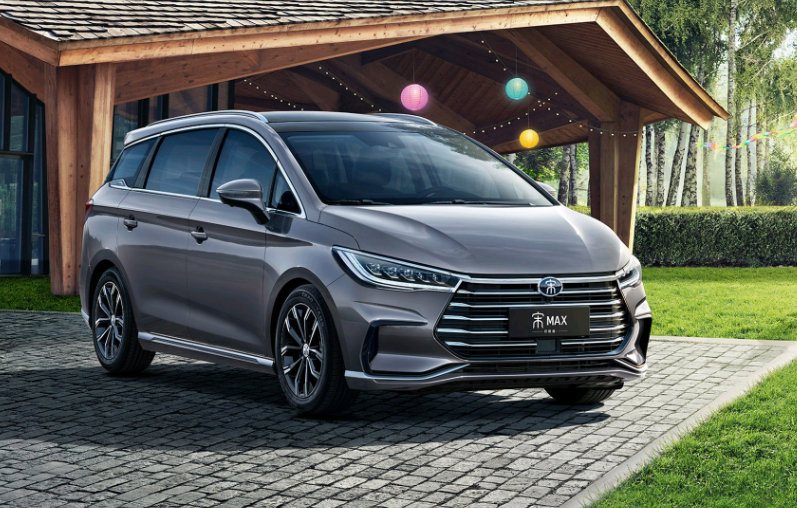 比亚迪m6无伪谍照曝光:新车型采用右舵盘,或主攻海外市场