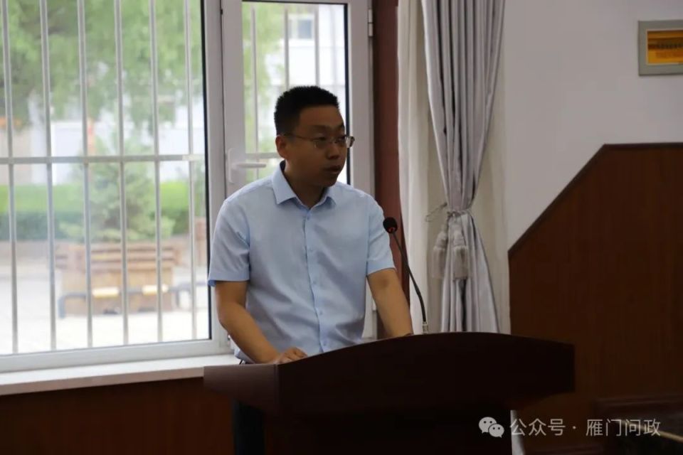 副主任闫耀勇主持会议图为县人大常委会主任张东家出席会议并讲话6