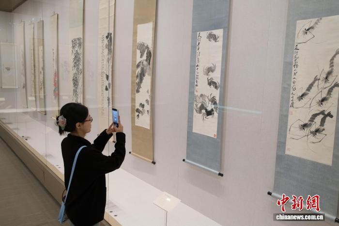 夏衍诞辰125周年暨捐赠展在浙开幕 展出齐白石《墨虾图》等_腾讯新闻