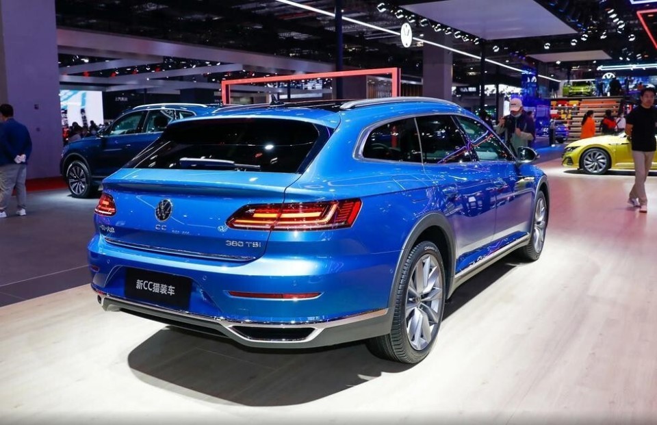 红旗h6的长宽高分别为4990/1880/1455毫米,轴距2920毫米;大众cc的长宽