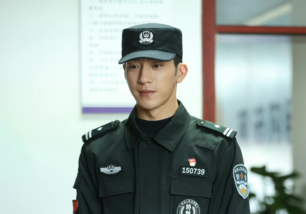 井柏然7岁前没见过妈妈寒门小子成大明星和超模刘雯低调认爱