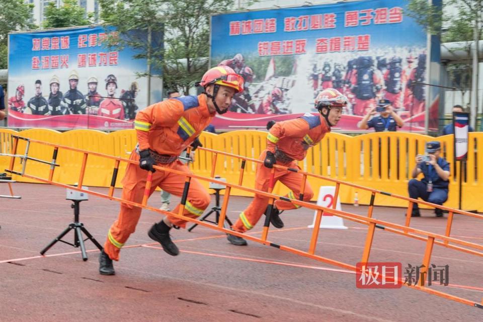 梯,百米障碍救助操,5000米跑,400米负重跑,200米游泳等6个竞赛科目