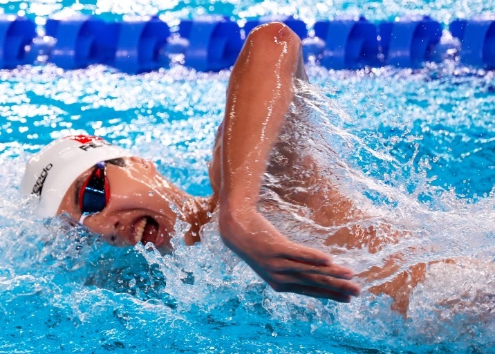 今年2月,费立纬在多哈世锦赛上参加男子1500米自由泳决赛,最终获得第
