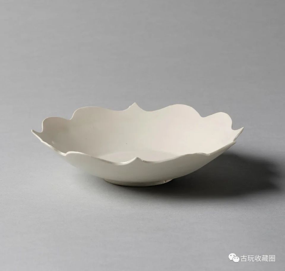 宋龙泉窑青釉琮式瓶140.1万成交！香港邦瀚斯秋拍“含蓄之美一宋代美学