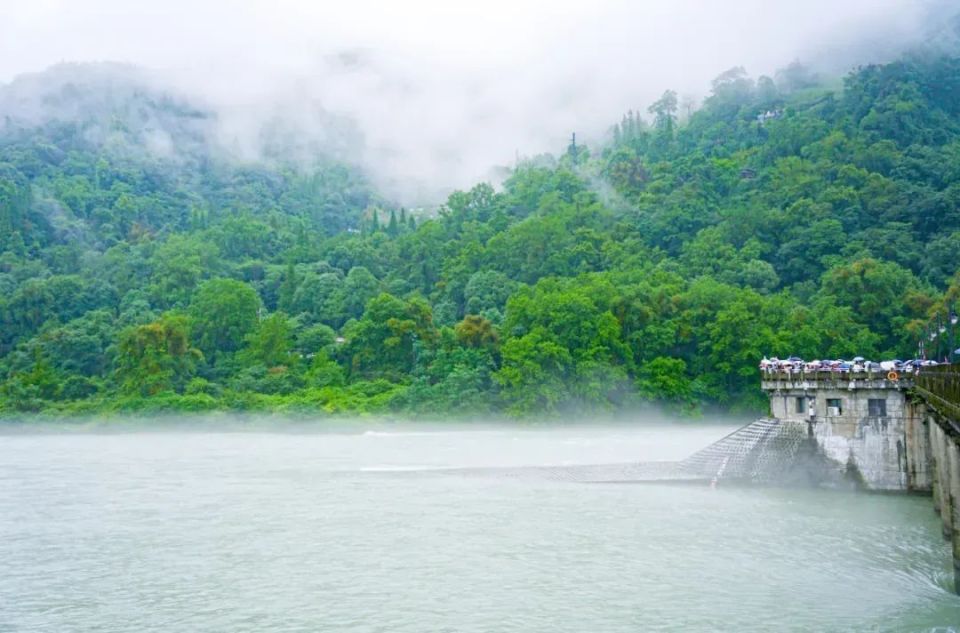 雨中的都江堰,8处宝藏茶馆等你来!茶香四溢,雨声潺潺