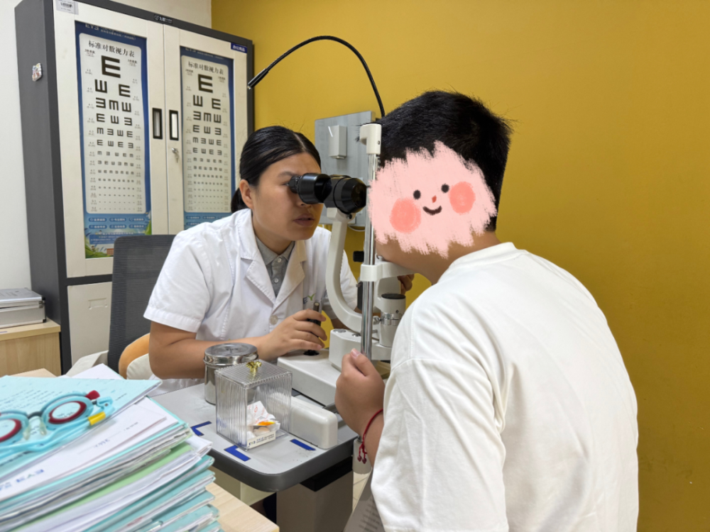 眼科配镜箱怎么用视力0.6＝近视？别急着配镜！郑州爱尔眼科医院，助力21岁男孩仅用30天练到1.0，顺利通过体检！_https://www.jmylbn.com_新闻资讯_第2张