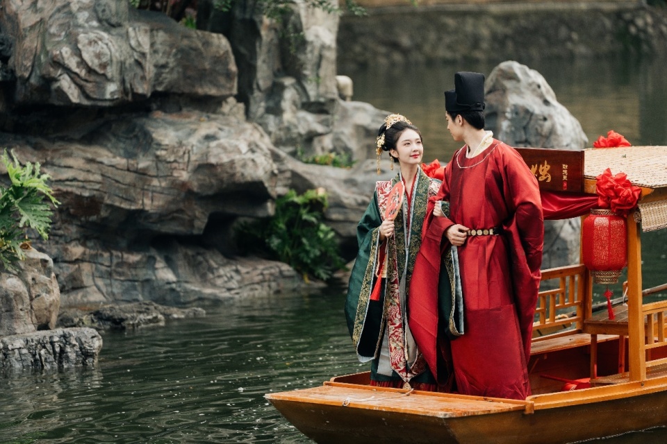 倾城而动 "梦华录"同款宋韵水上婚礼重现万科融德里