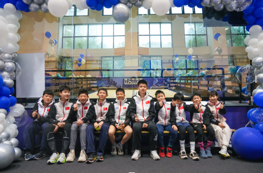 这家滑雪综合训练中心落成在家门口滑雪不是梦