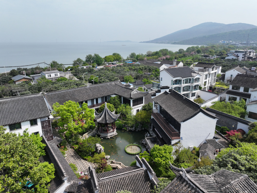 新华社记者 季春鹏 摄4月10日拍摄的苏州市吴中区东山镇太湖景色(无人