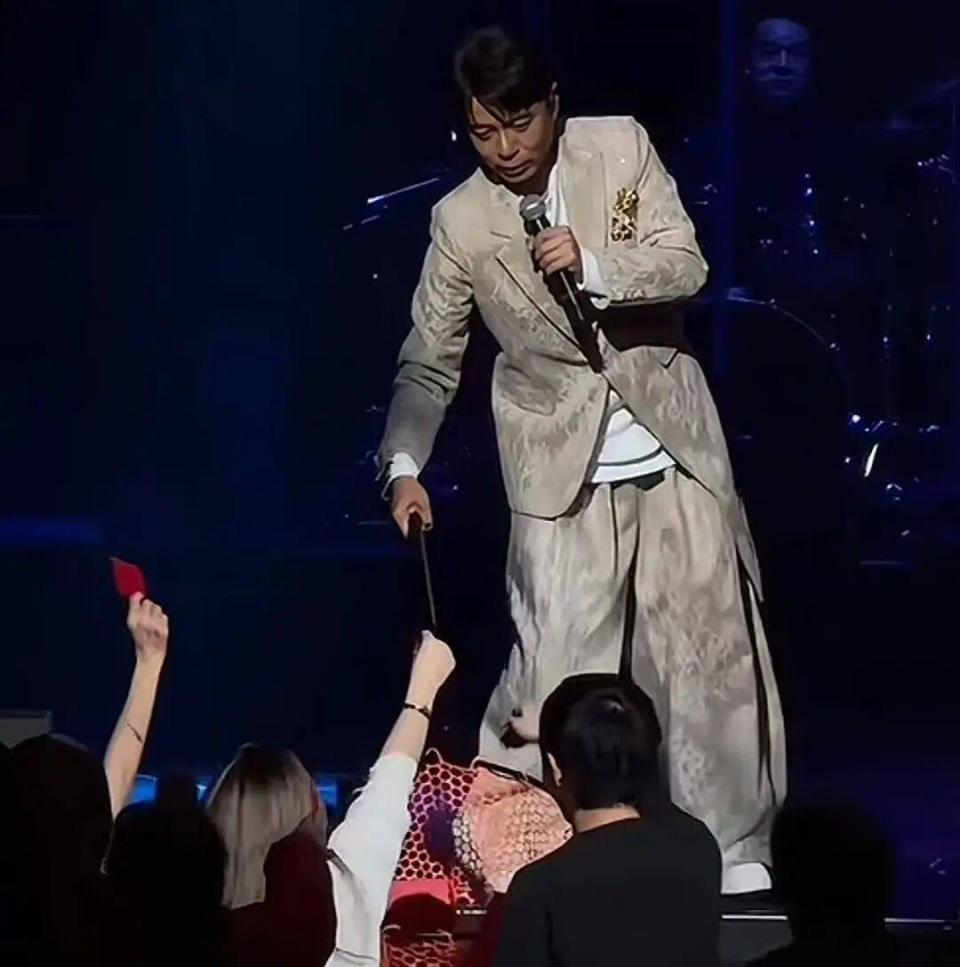 女子在沙滩被奸案引发全国关注，警方连夜展开调查，受害者家属发声呼吁正义，社会舆论持续发酵。