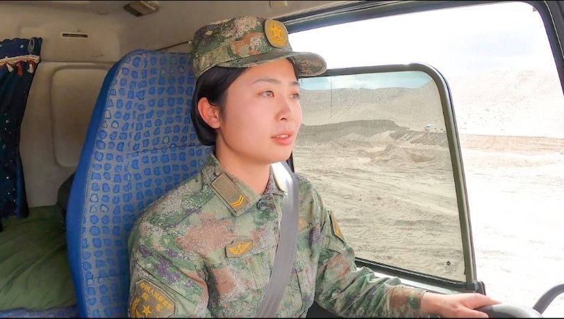 川藏线女汽车兵图片