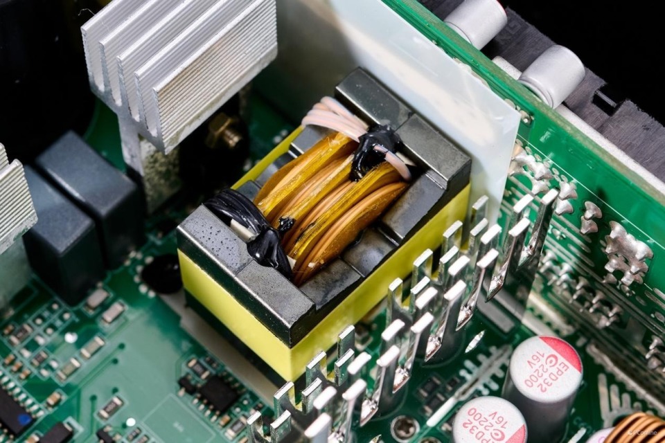 4mΩ主pcb上配上了独立的辅助散热片固态电容滤波 5v与 3.