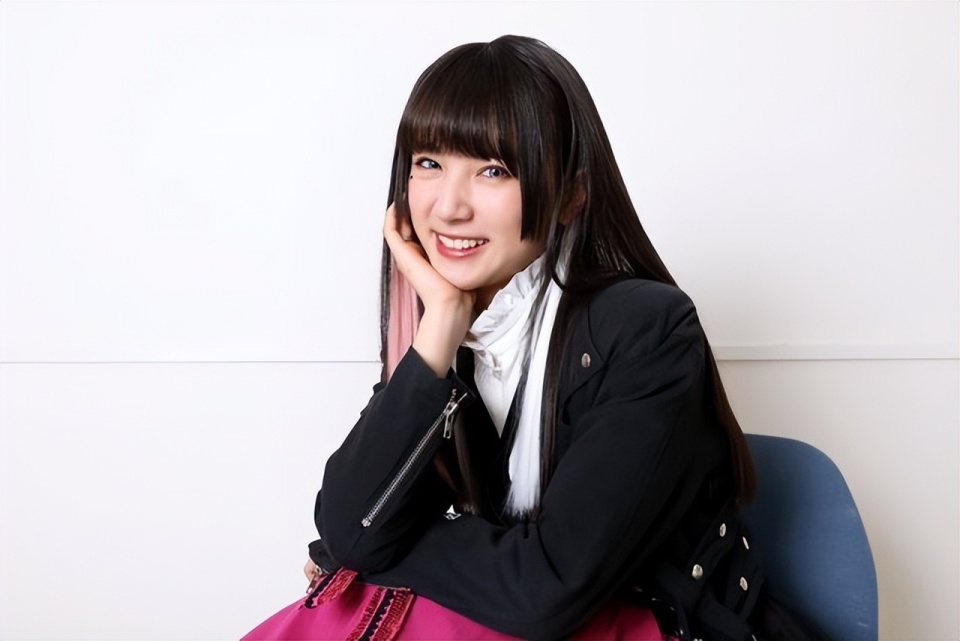 假面骑士极狐贝洛芭演员个人写真 过几年才能看到泳装写真集_腾讯新闻