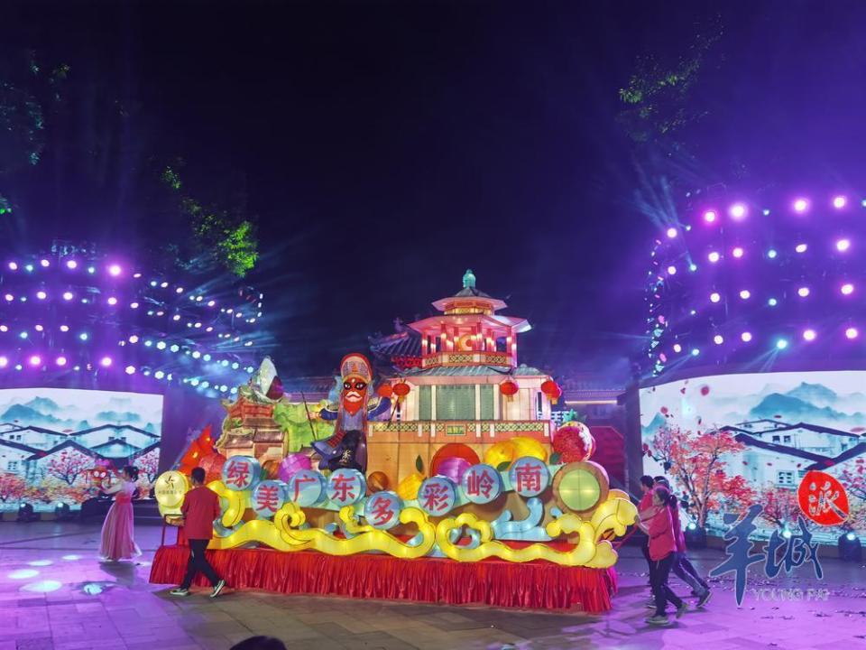 流光溢彩美轮美奂佛山秋色巡游燃动全城