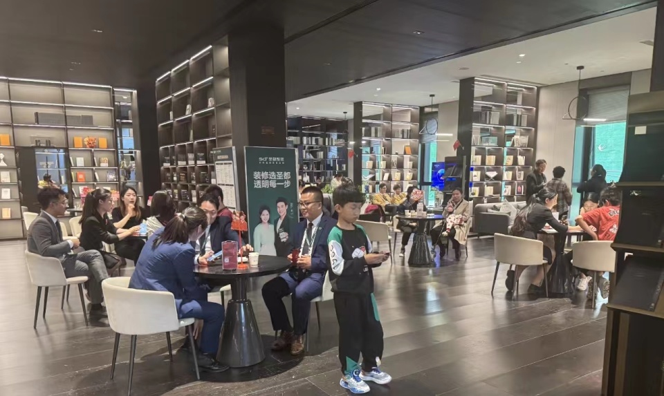 黄金周郑州楼市：部分售楼部成“新景点”，多楼盘一天成交过亿_腾讯新闻