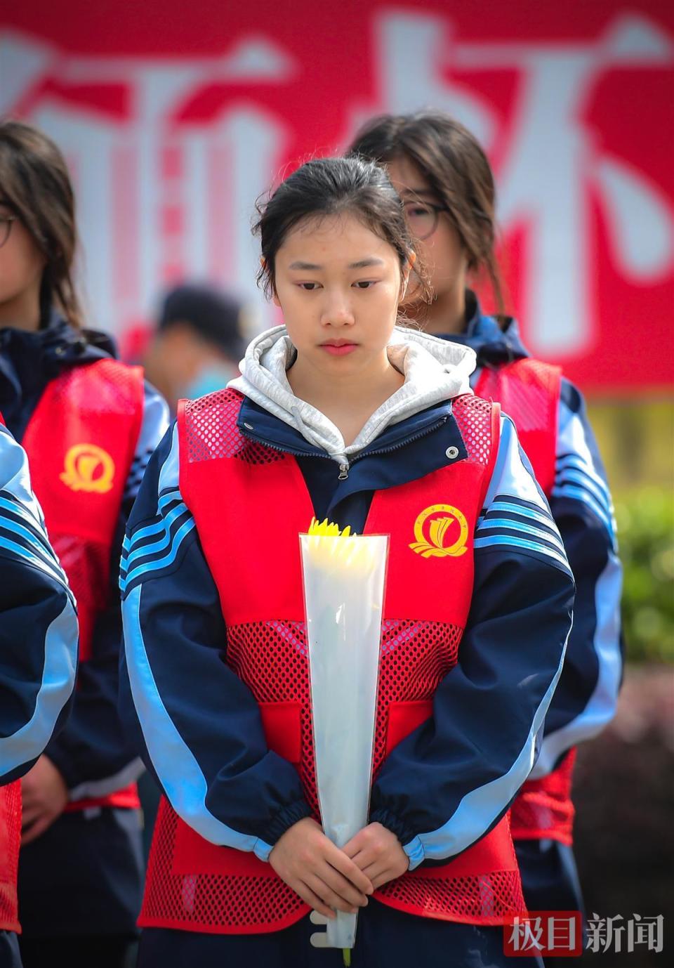 英烈精神永传承黄陂七中学子清明祭奠英烈