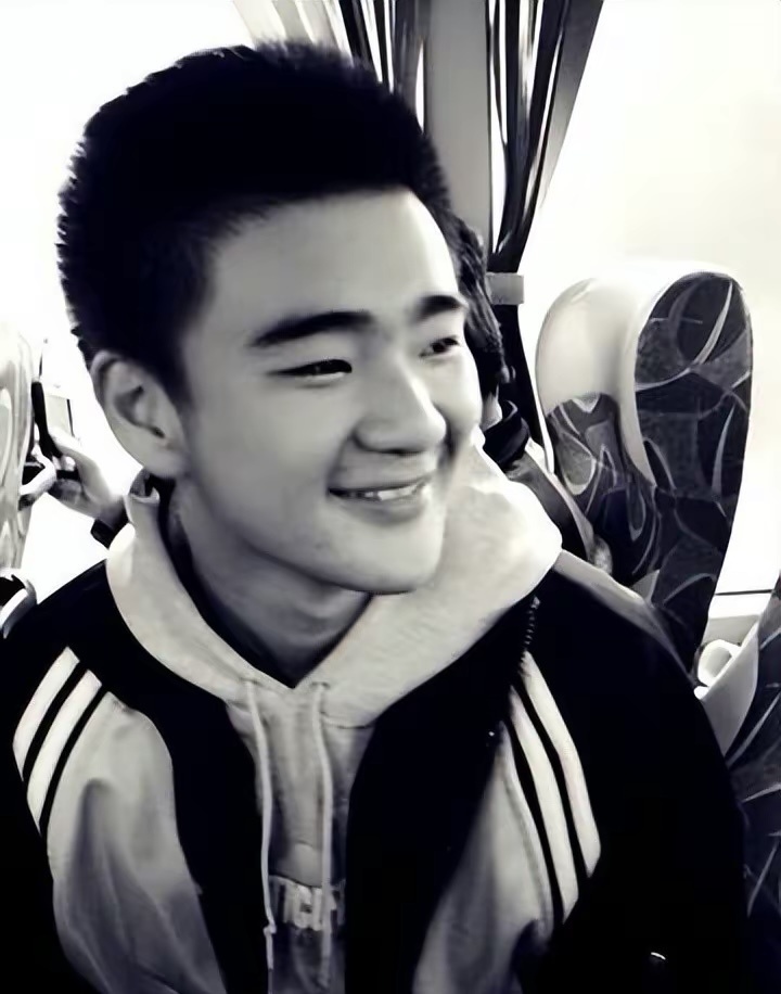 网传最美妲己傅艺伟儿子高亚男去世,不是抑郁症,白发人送黑发人_腾讯