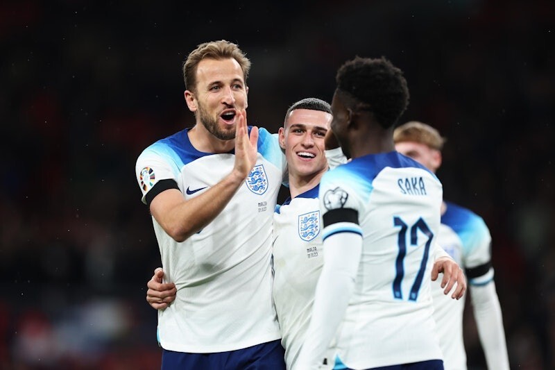 幸福的烦恼人才喷涌的三狮右翼除了福登萨卡还有三人